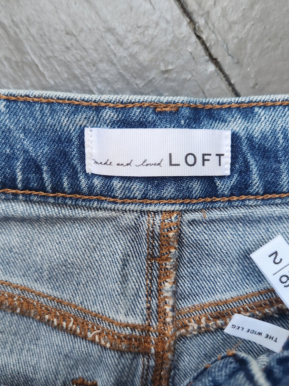 LOFT Medium Blue High-Rise Sailor  Wide Leg Button-Accent Jeans 2/26 - Picture 4 of 6